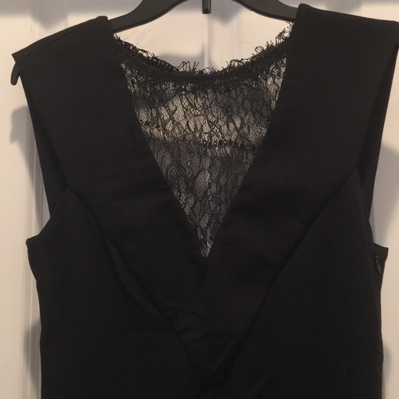 Little black dress w/ lace details - Picture 2 of 6